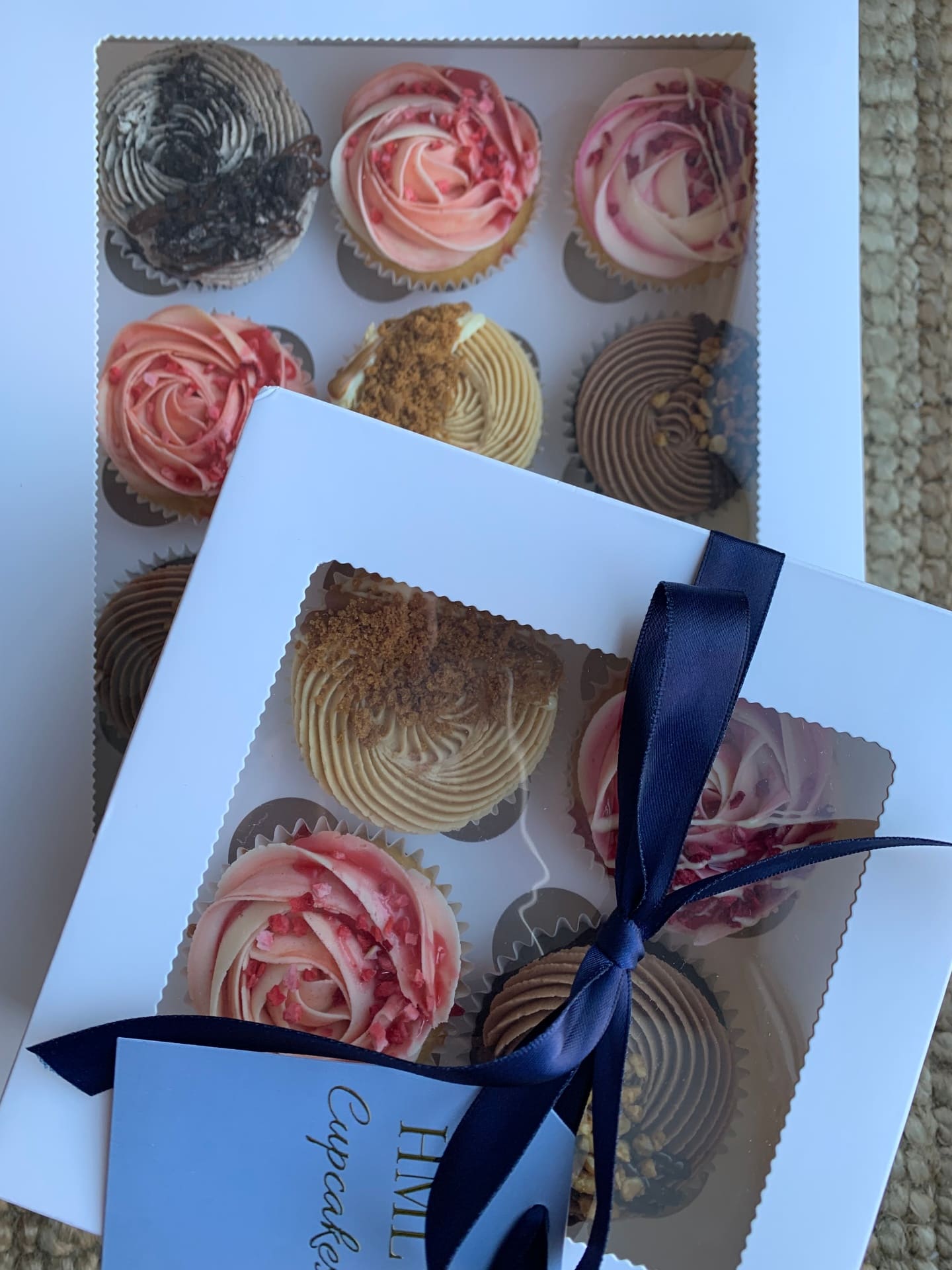 Signature Luxe Box — 12 Cupcakes