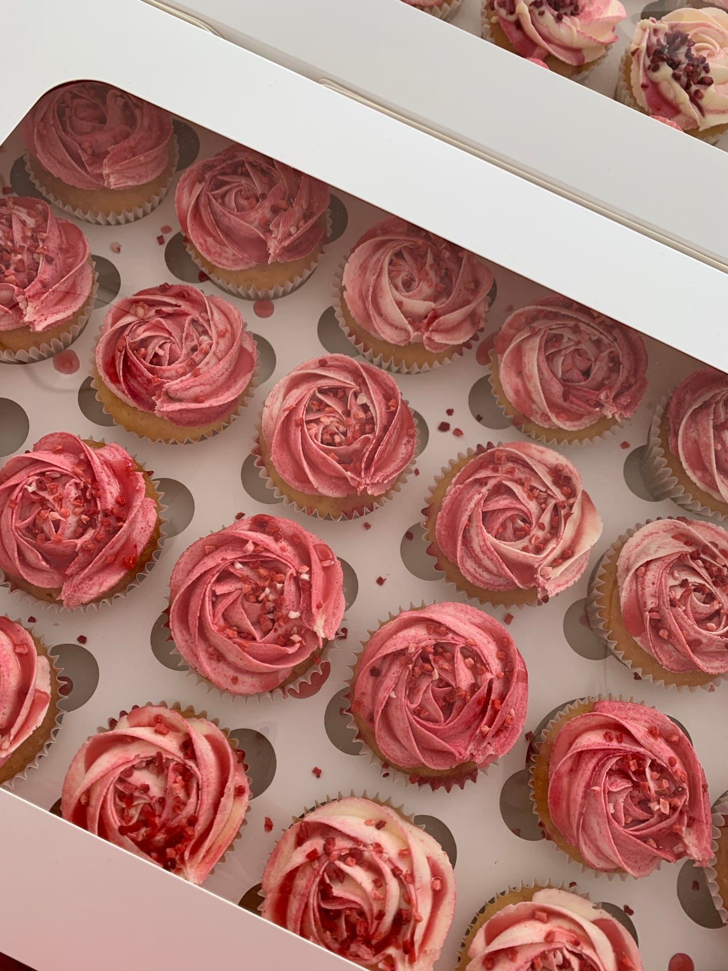 Grand Luxe Box — 24 Cupcakes